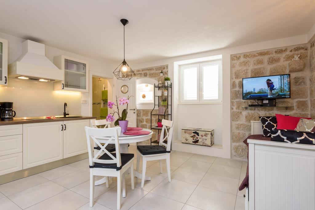 Studio Tironi 2 -Sonja Appartement Trogir Buitenkant foto