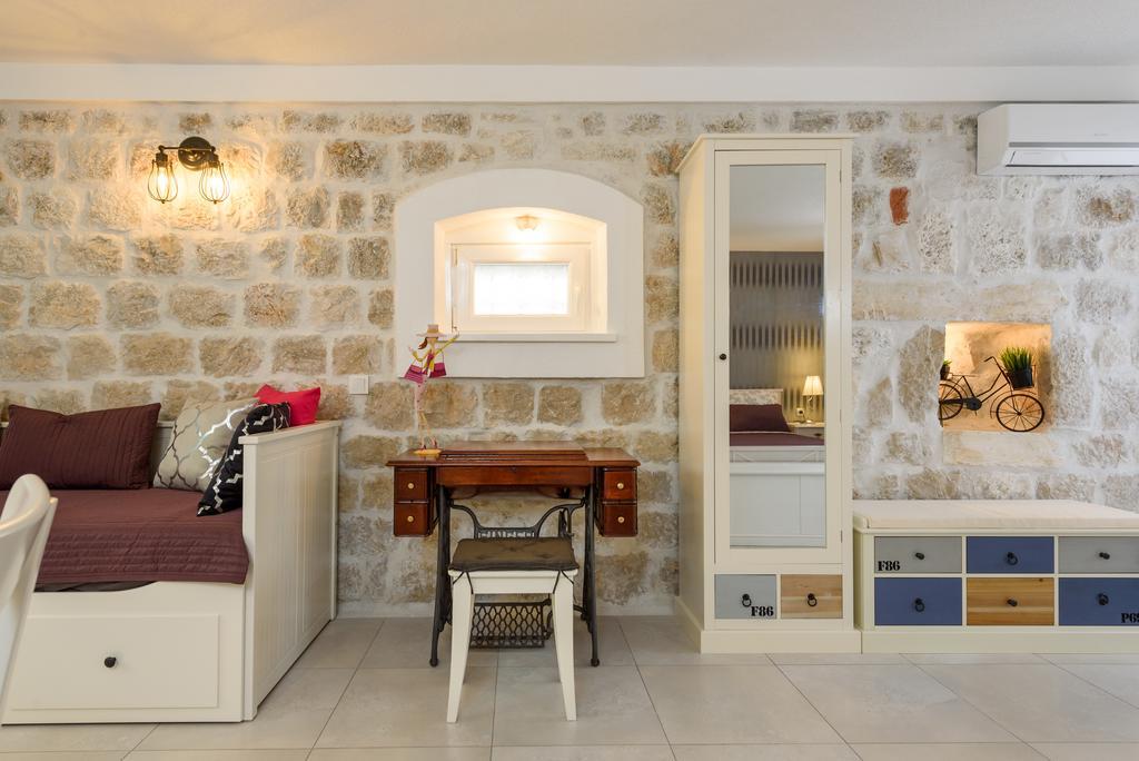 Studio Tironi 2 -Sonja Appartement Trogir Buitenkant foto