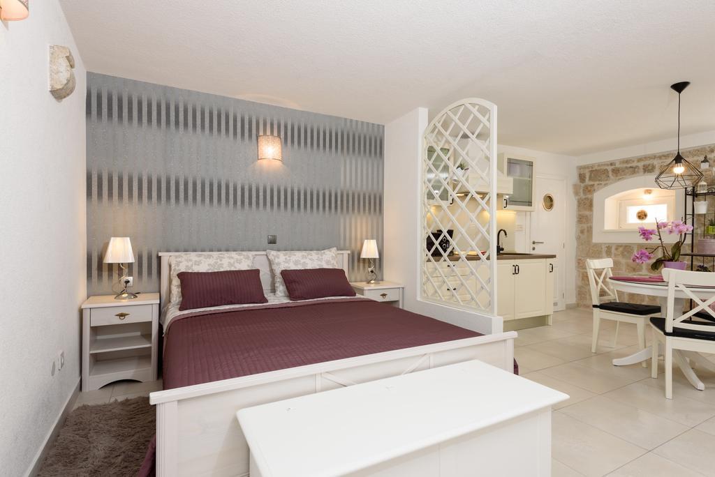 Studio Tironi 2 -Sonja Appartement Trogir Buitenkant foto