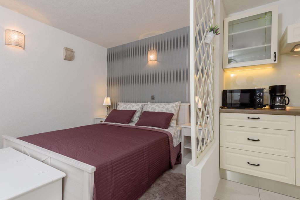 Studio Tironi 2 -Sonja Appartement Trogir Buitenkant foto
