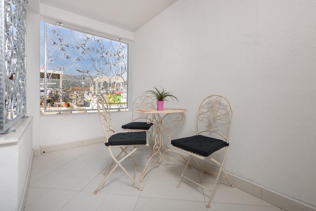 Studio Tironi 2 -Sonja Appartement Trogir Buitenkant foto