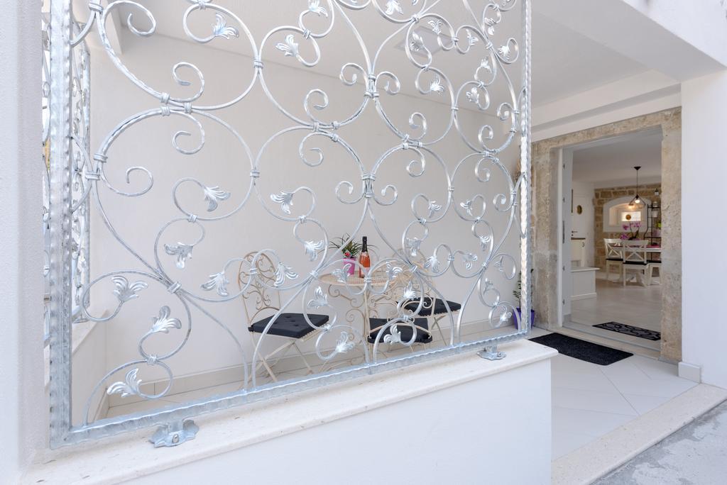 Studio Tironi 2 -Sonja Appartement Trogir Buitenkant foto