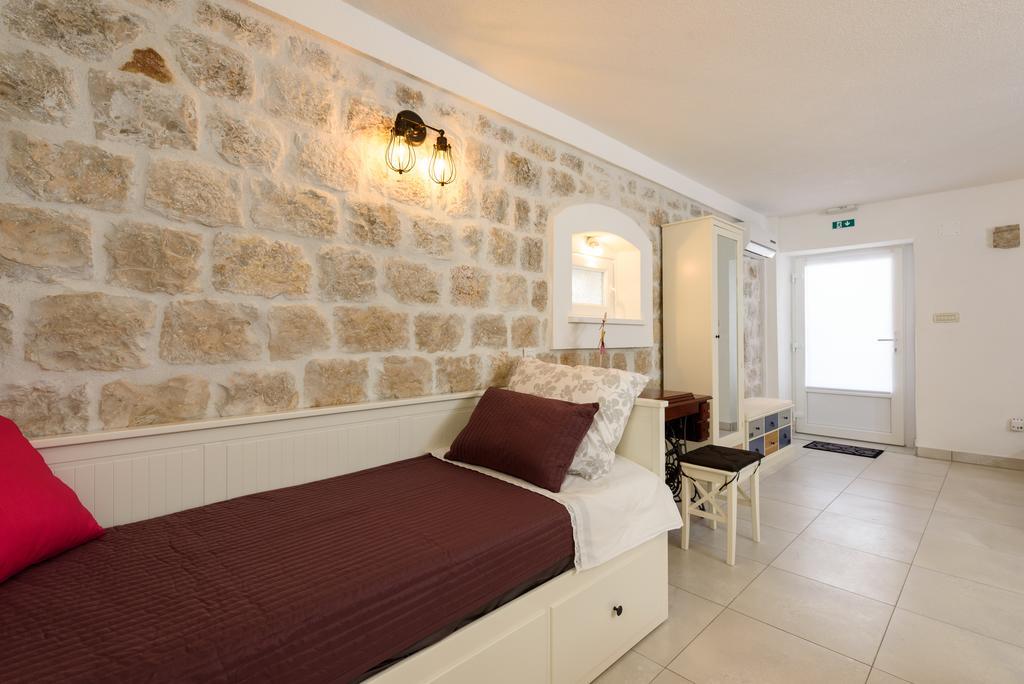 Studio Tironi 2 -Sonja Appartement Trogir Buitenkant foto