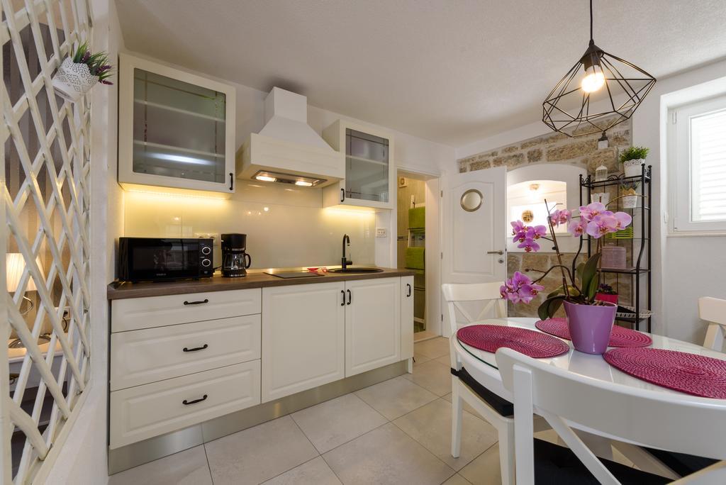 Studio Tironi 2 -Sonja Appartement Trogir Buitenkant foto